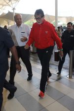 Amitabh bachchan snapped at airport on 10th Jan 2016